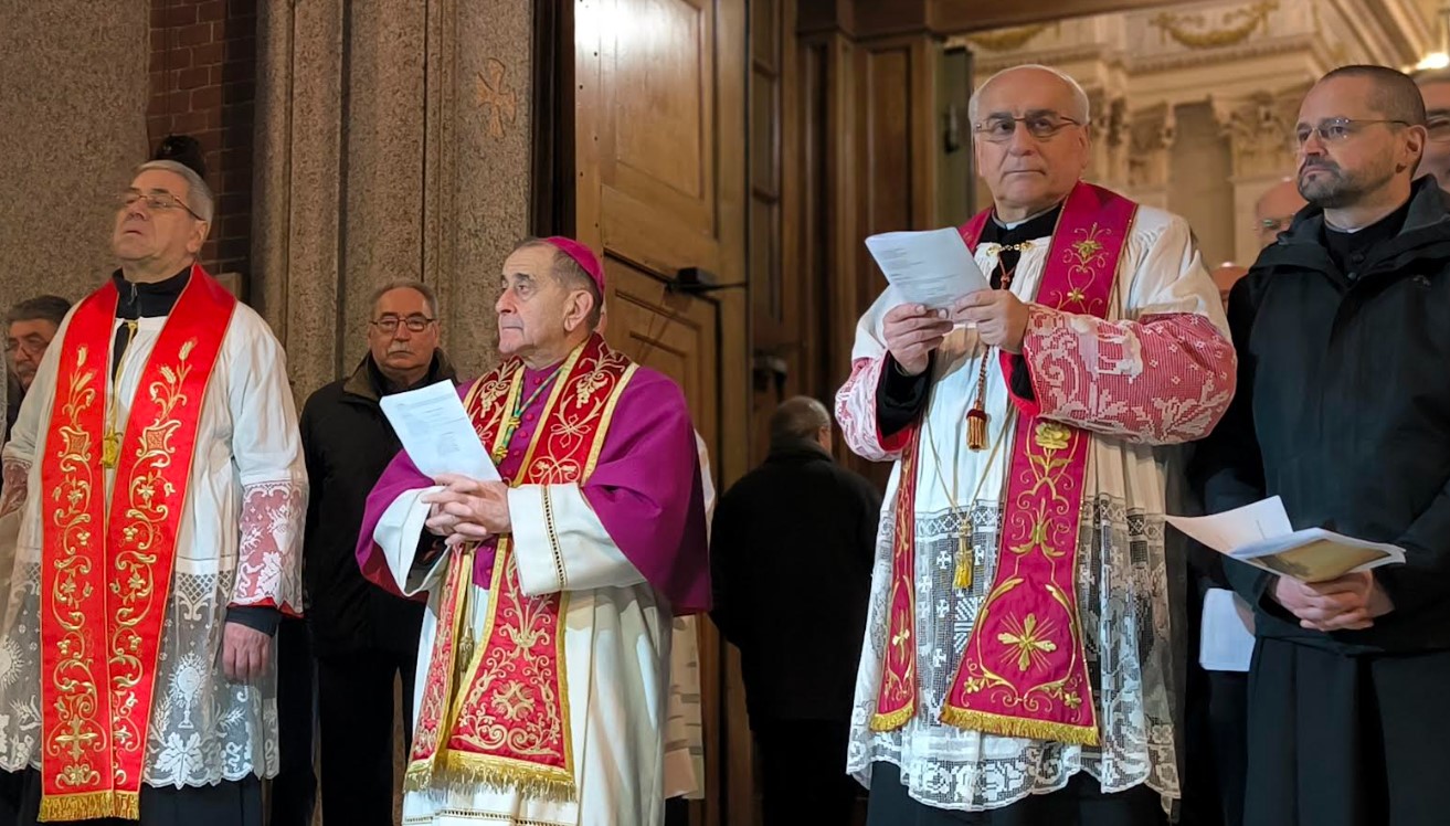 Delpini a Somma Lombardo: «Gesù ci dice Tu sei qui sotto la croce, io ho fiducia in te»