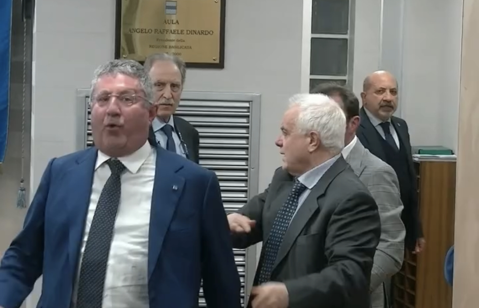 Shock. L'addetto di Anticamera Angelo Chiorazzo minaccia un assessore: «Ti prendo a schiaffi»