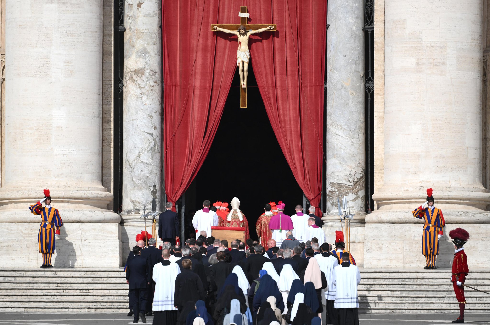 I cardinali seppelliscono l'ideologia. Oggi la traslazione della salma di Papa Francesco