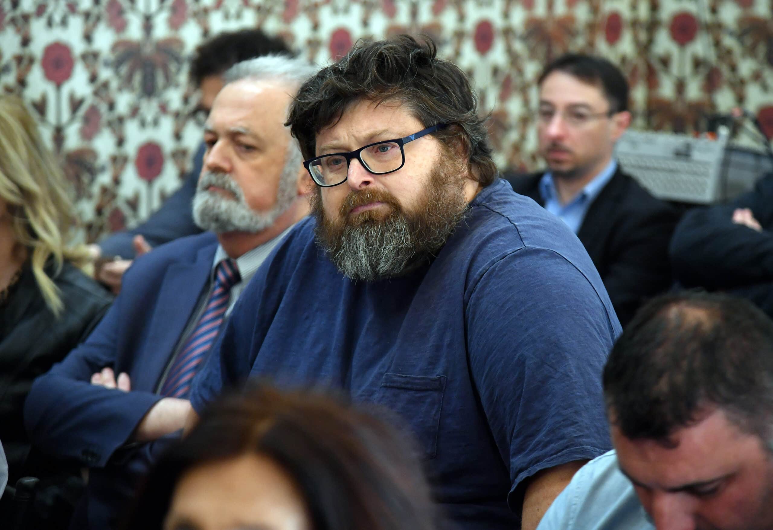 «Non sono un lestofante»: davanti al GIP Adinolfi non arretra di un millimetro. Nessuna scusa, toni da comizio