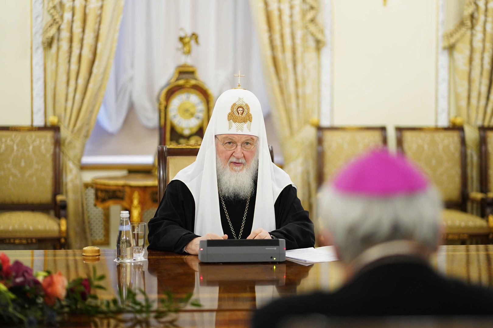 Kirill scrive: le origini dello scontro risiedono nelle relazioni tra l'Occidente e la Russia