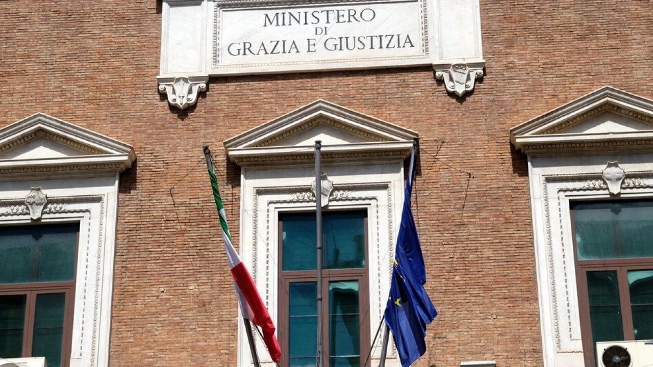 Portali in panne e procure dormienti: la giustizia in Italia è fuori servizio