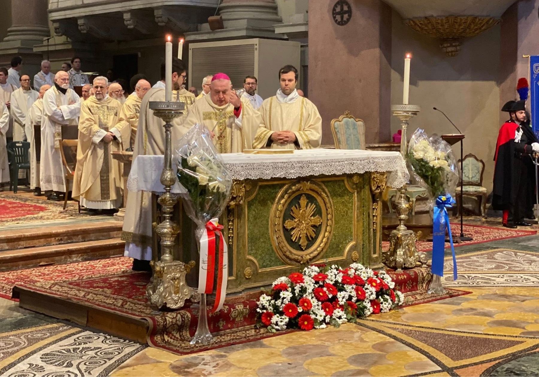 Pasqua. Mons. Brambilla: «L’annuncio del Risorto interpella l’uomo e gli chiede una svolta»