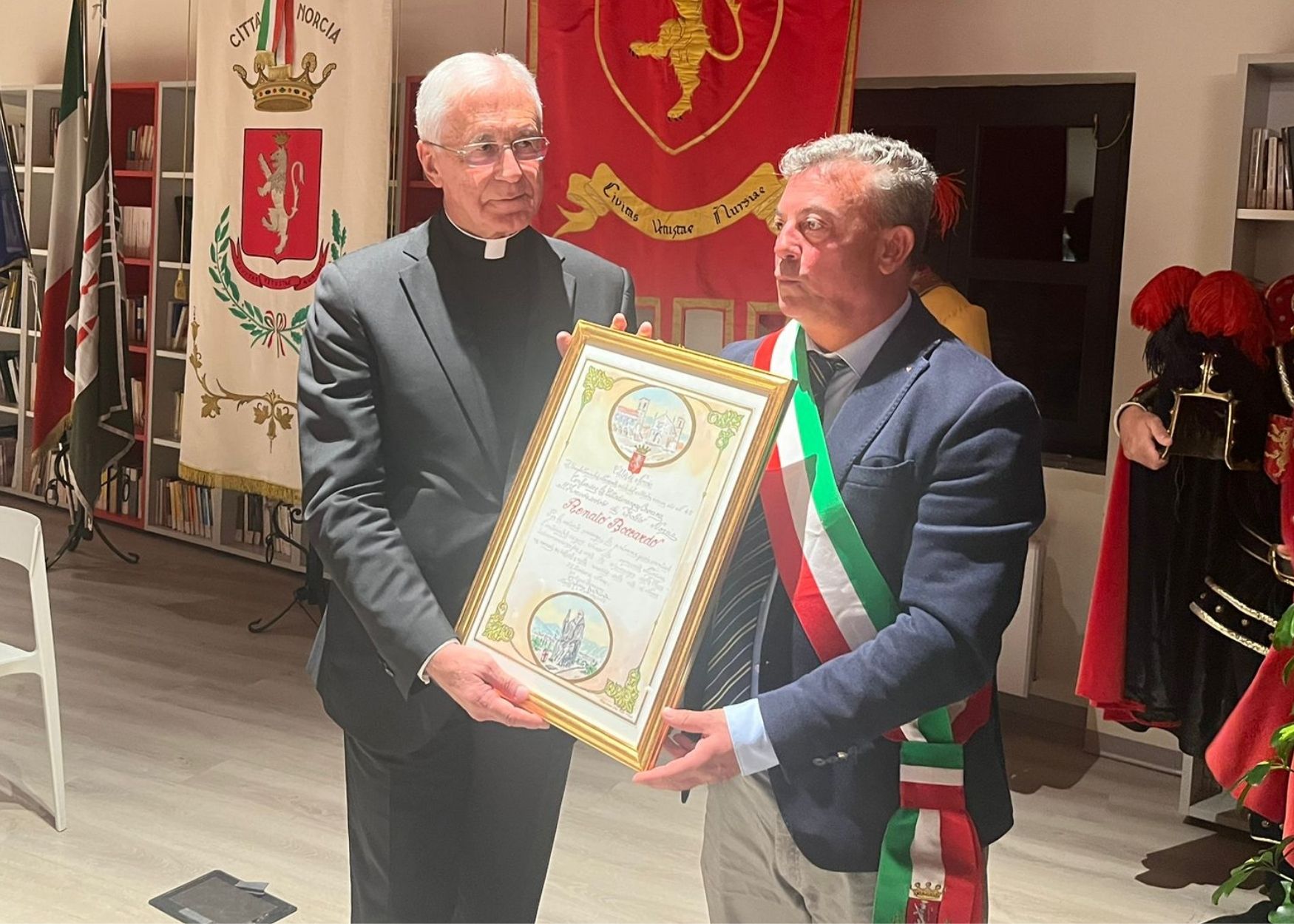 Norcia conferisce la cittadinanza a Mons. Boccardo: «Un gesto che riconosce il servizio della Chiesa al bene comune»