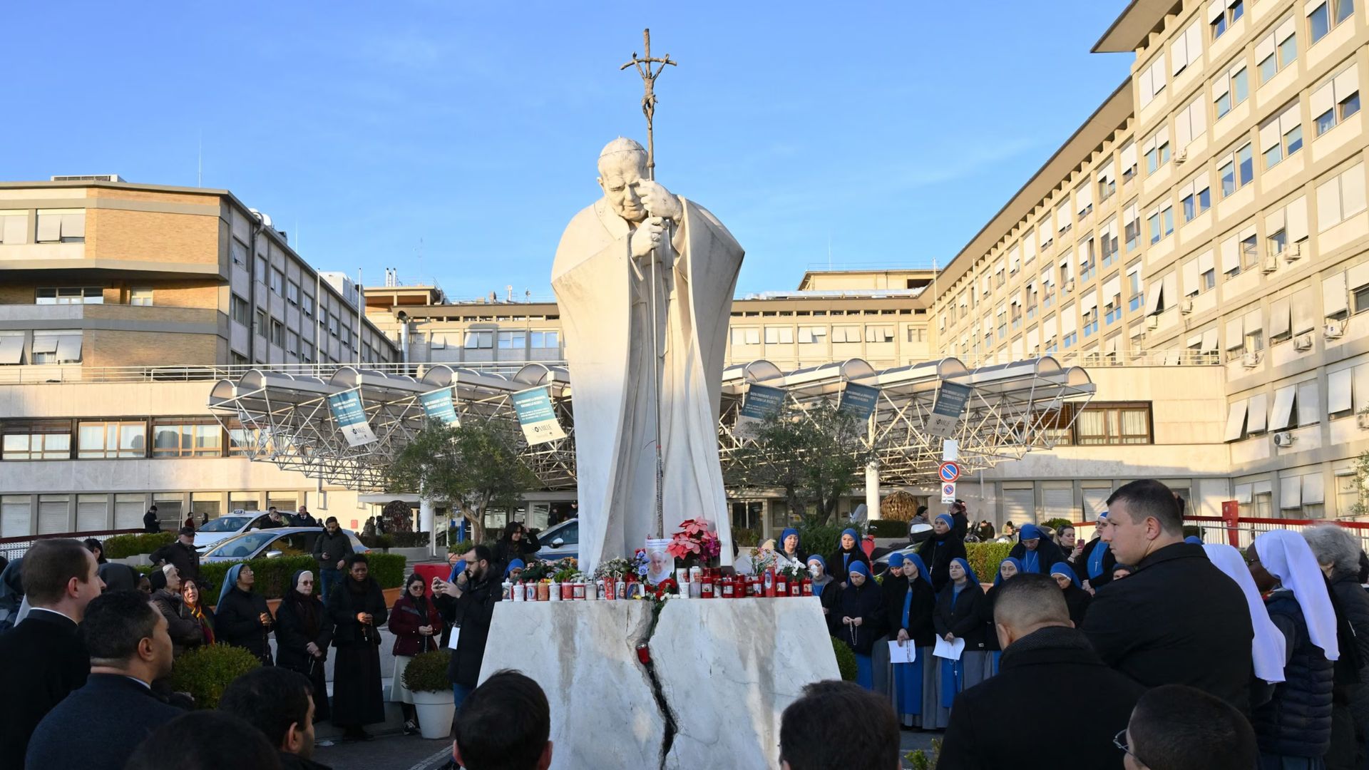 Ultim'ora. I medici del Papa: «Insufficienza renale monitorata. Continua ossigenoterapia»