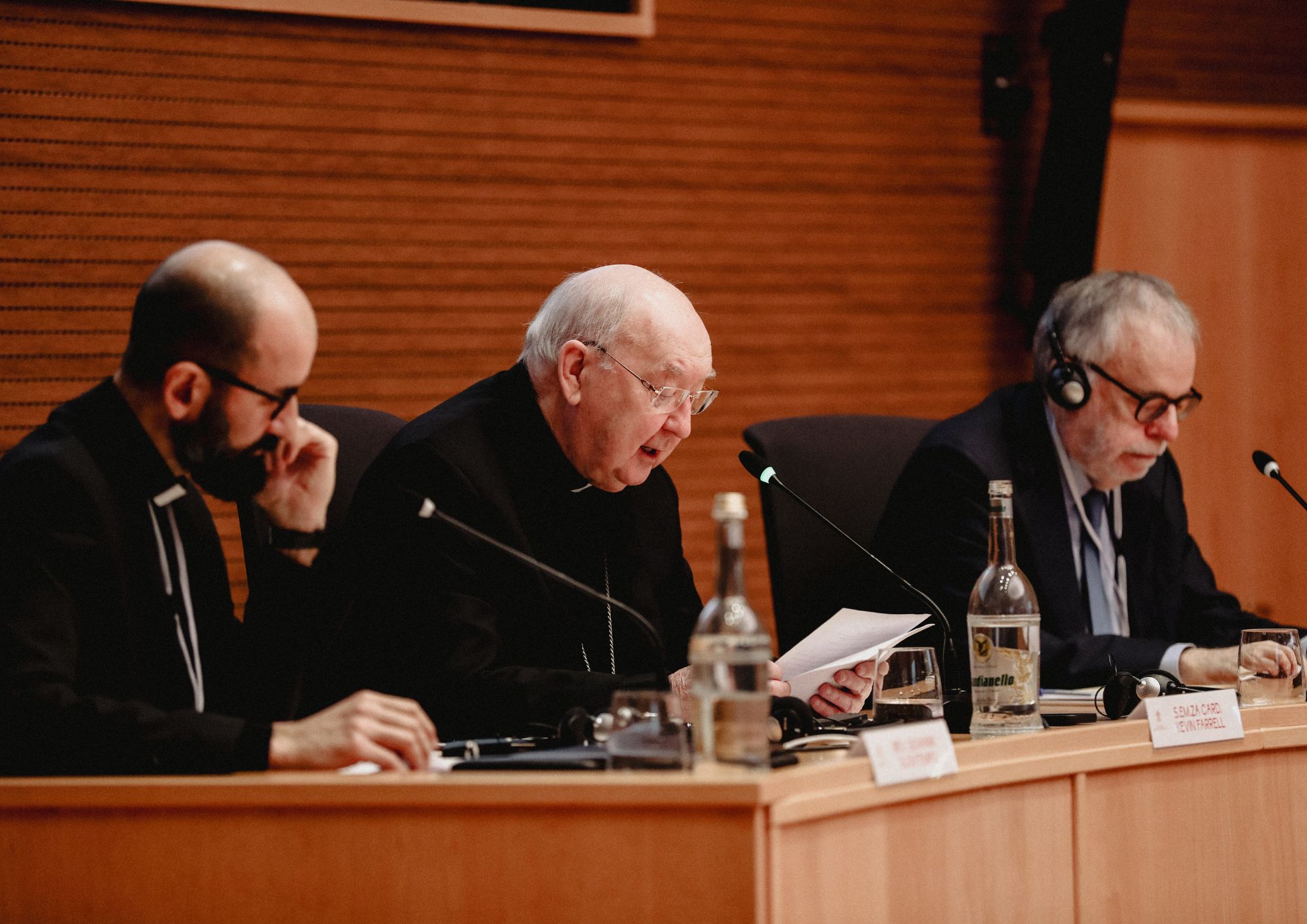 Laici, Famiglia e Vita. Farrell denuncia: «Manca la fede». La Plenaria rilancia l’alfabeto cristiano mentre il Dicastero perde credibilità