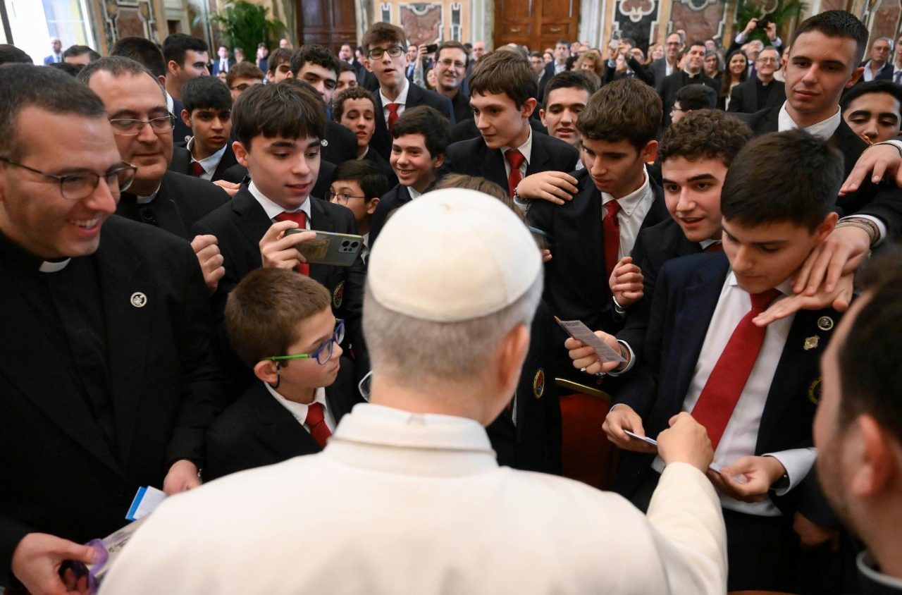 Leo XIV warns priests and seminarians against trees that “die standing”.