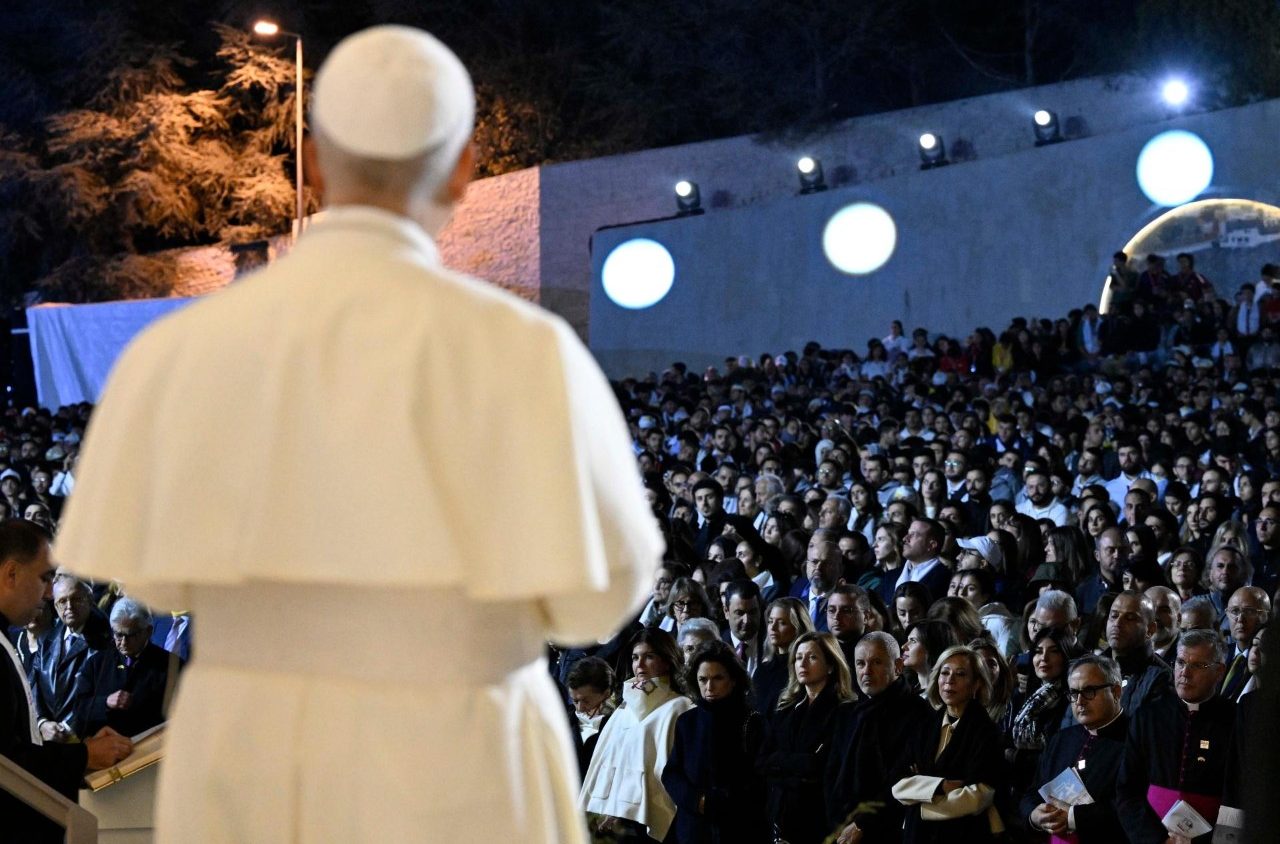 Libano. Leone XIV incontra i giovani: «Se al centro di una relazione di amicizia o di amore c’è il nostro io, questa relazione non può essere feconda»