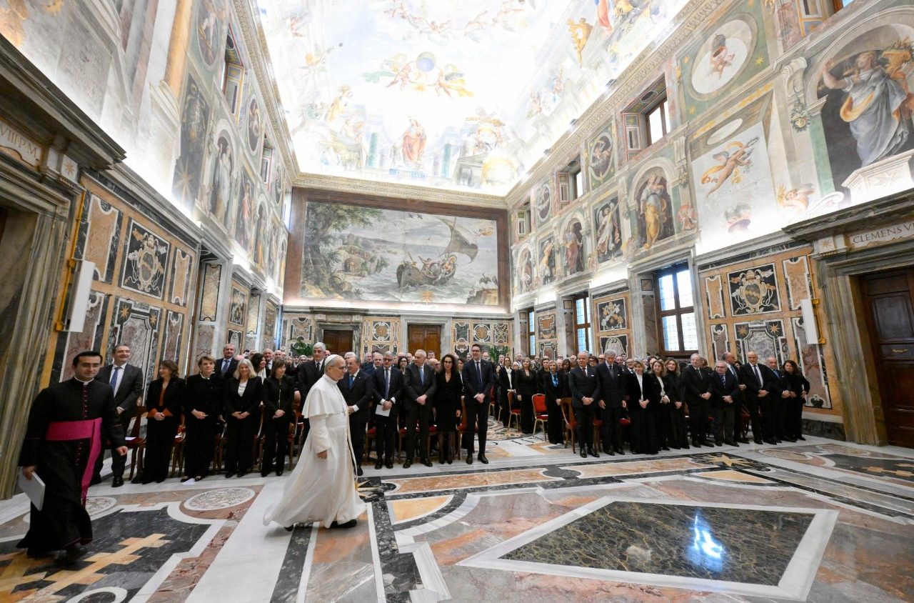 Leone XIV ai prefetti italiani: «Governare l’intelligenza artificiale senza requisizioni elitarie»
