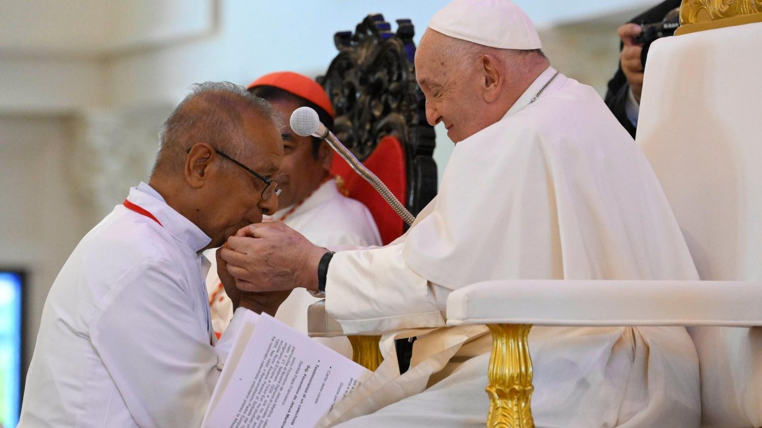 Papa Francesco al clero timorense: «Custodite il profumo di Cristo»