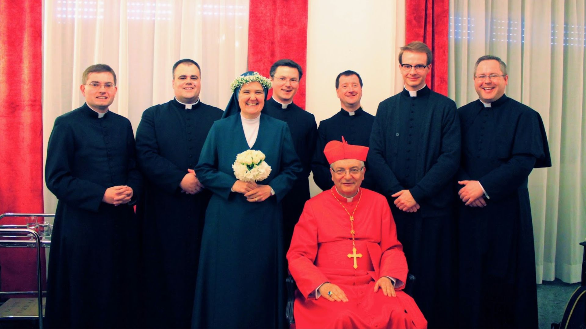 Cardinal Piacenza: "la capanna di Betlemme unico vero distributore di pace"