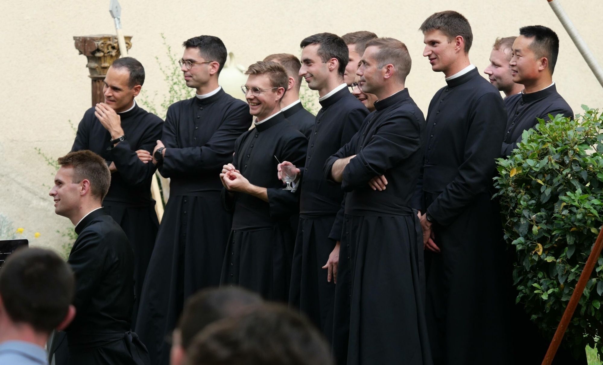 Talare. Perché il prete veste di nero?