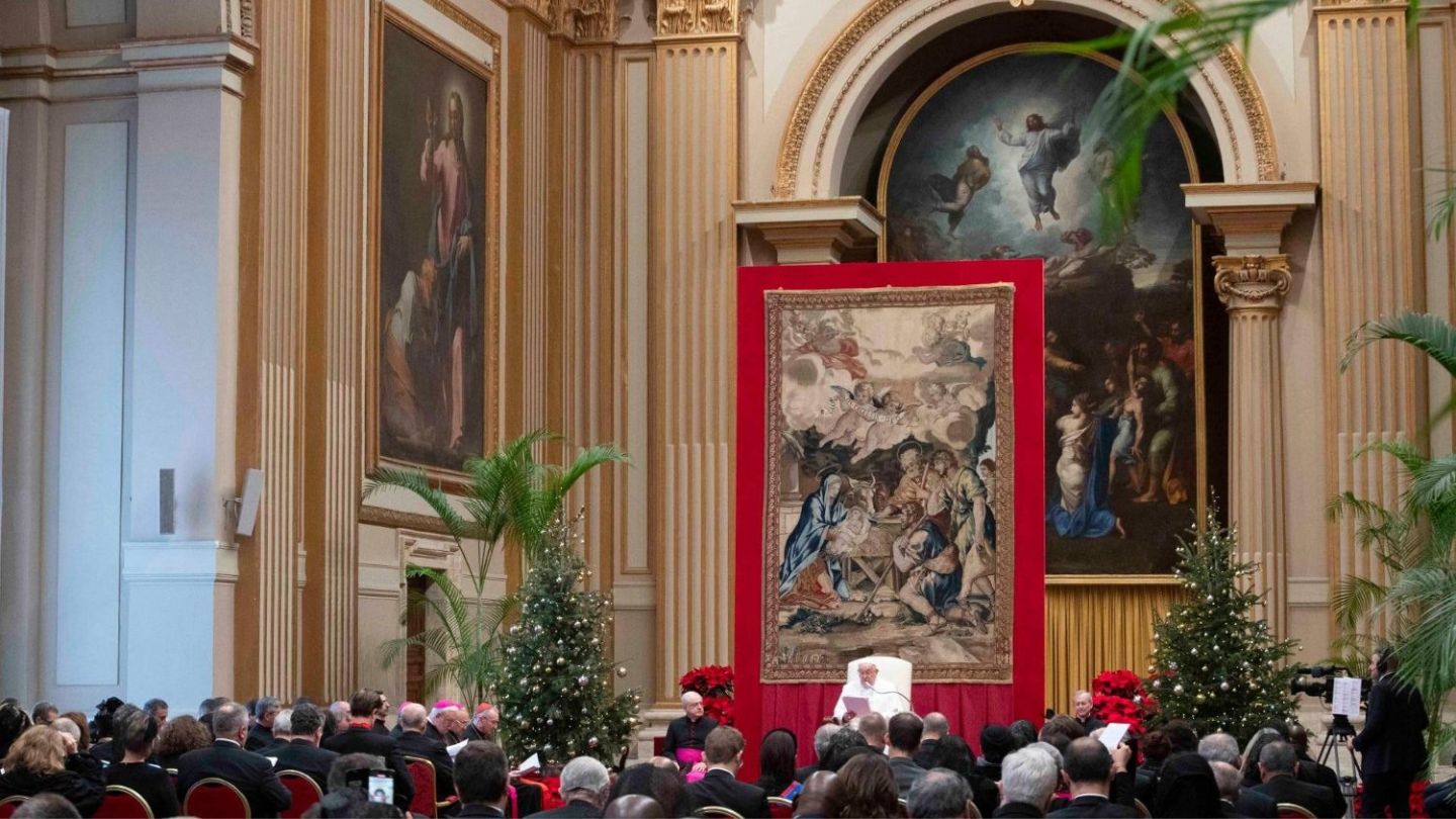 Il Pontefice al Corpo Diplomatico: «Occorre perseguire una politica di disarmo!»