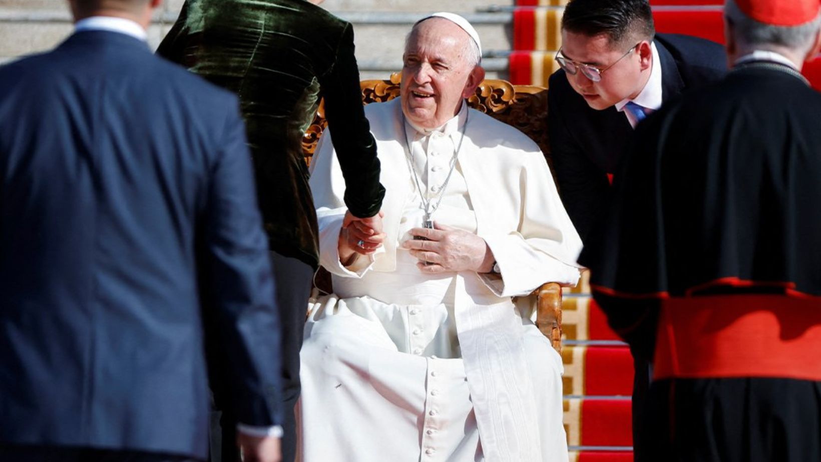 Papa Francesco in Mongolia: "Questo Paese si propone di svolgere un ruolo importante per la pace mondiale"