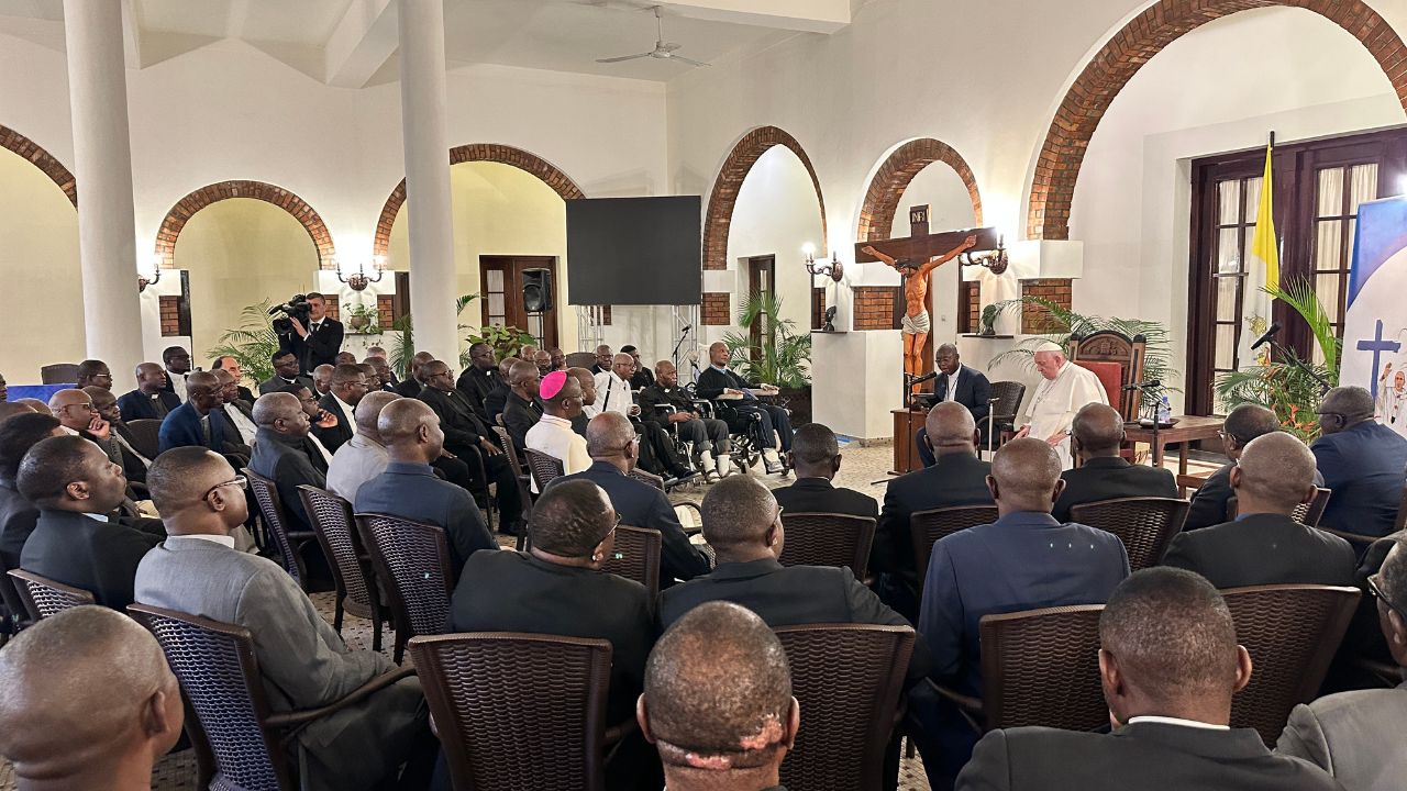 Francesco ai gesuiti in RDC: "credo che il ministero del Papa sia ad vitam"