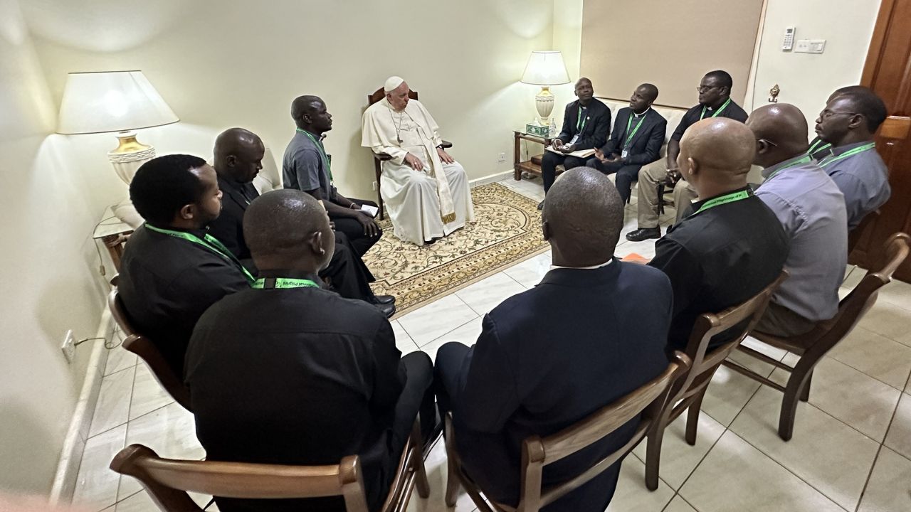 Viaggio in Sud Sudan: Papa Francesco ai gesuiti "siate coraggiosi e teneri"