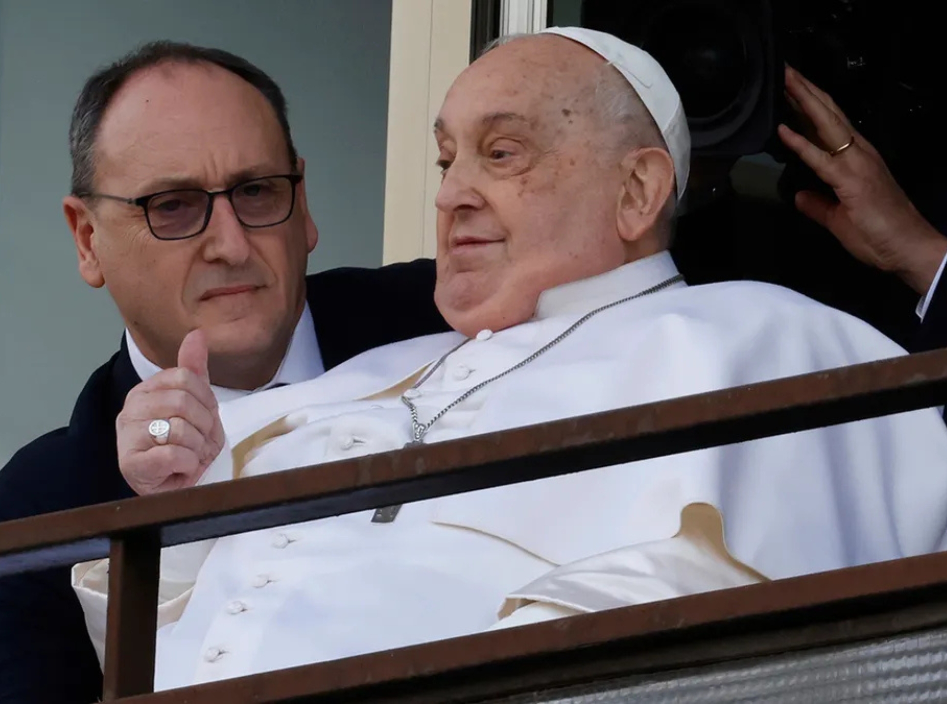 Papa Francesco all'Angelus: "Ringrazio coloro che sono per il prossimo strumenti di guarigione"