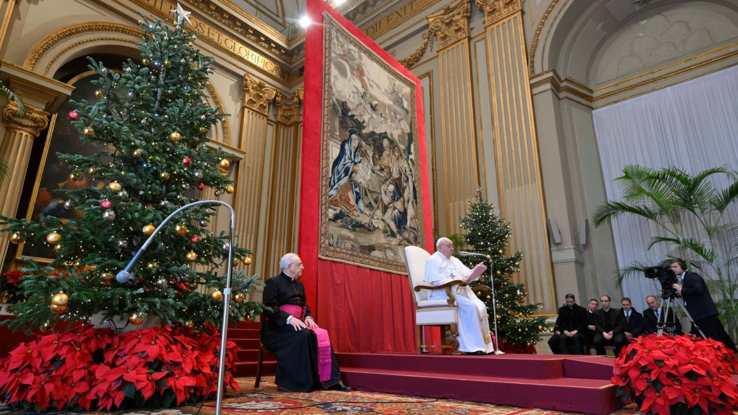Papa Francesco alla Curia Romana: "Il lavoro di Curia spesso è arido. Ricaricatevi con amicizie vere"