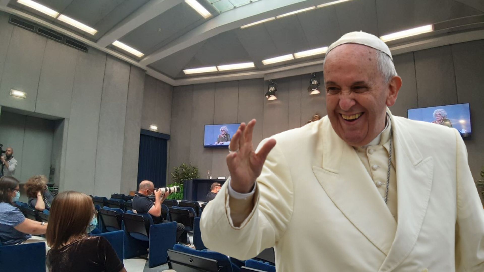 The sickening interviews of the "loyal servants" to the Pope