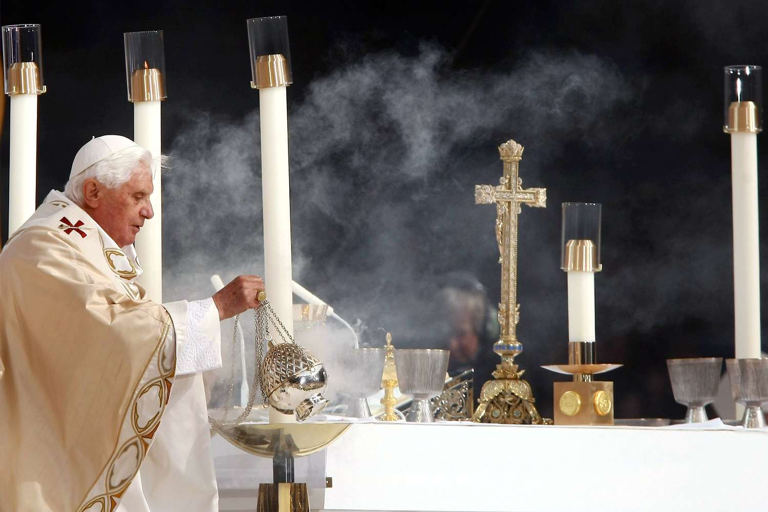 Santa Messa per i defunti. Perchè pregare per chi non c'è più?