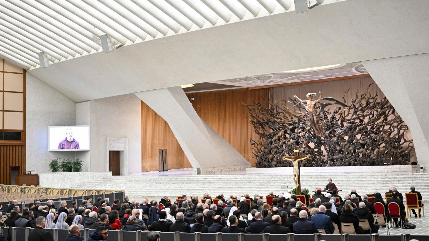 Il Predicatore della Casa Pontificia: «L'Arte più difficile non è amare ma lasciarsi amare»