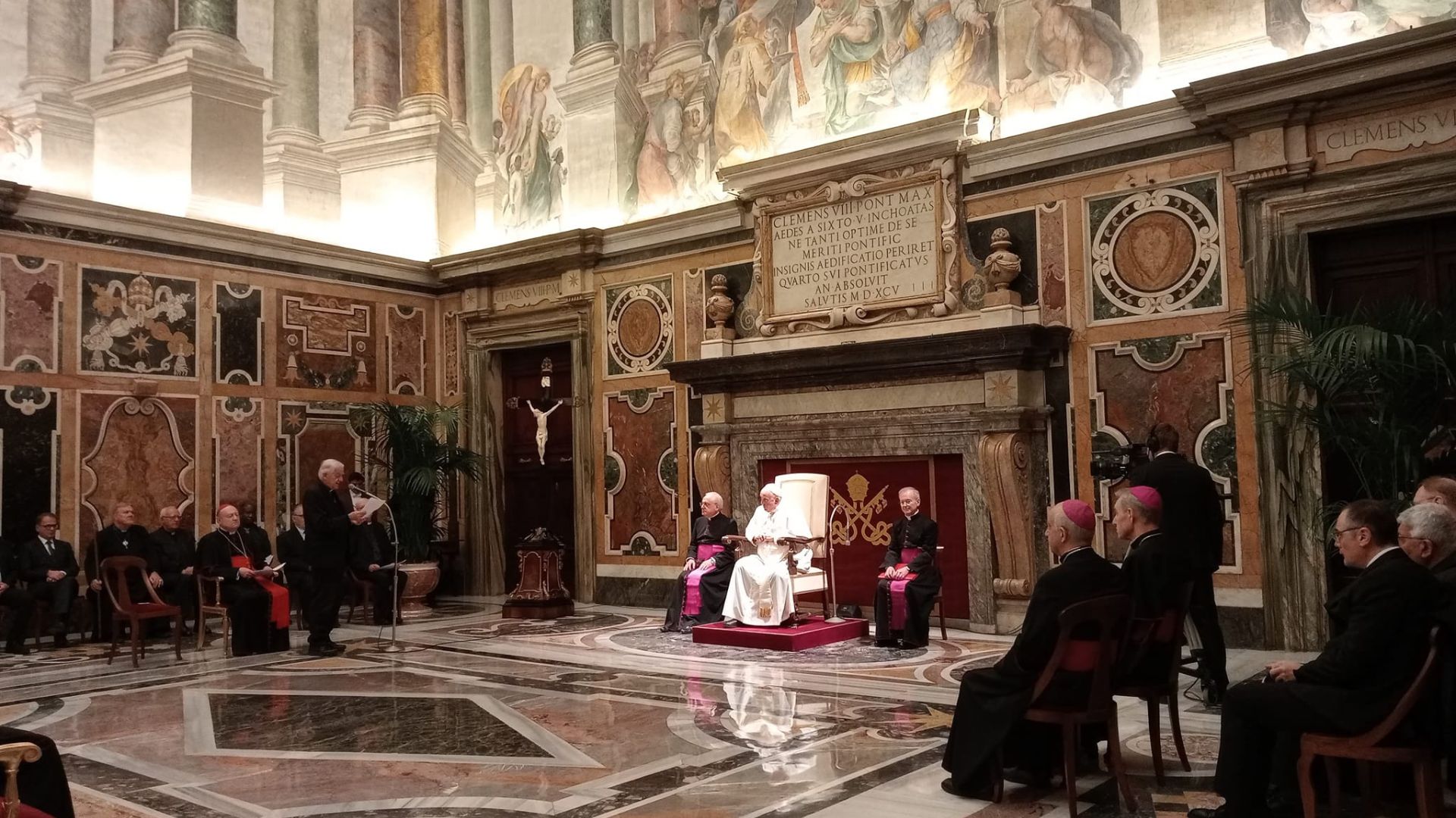 Premio Ratzinger. Papa Francesco: "Benedetto ci ha aiutato a leggere i documenti conciliari in profondità"