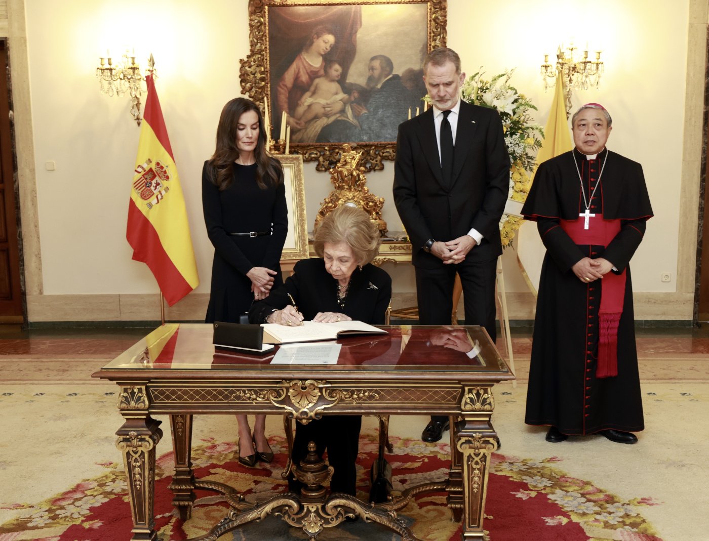 España. Los Reyes en la Nunciatura para homenajear la memoria del Papa Francisco