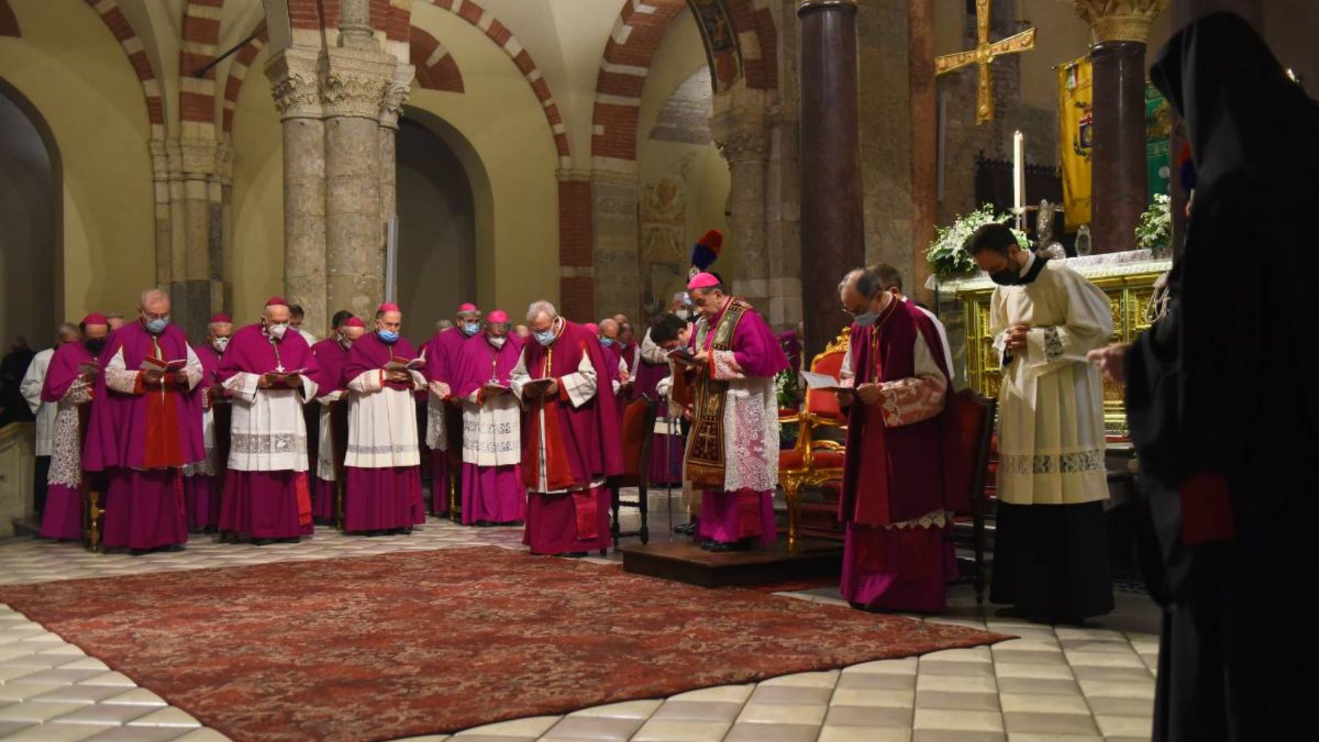 Sant'Ambrogio. L'Arcivescovo Mario alla città: "La paura si diffonde come una pandemia"