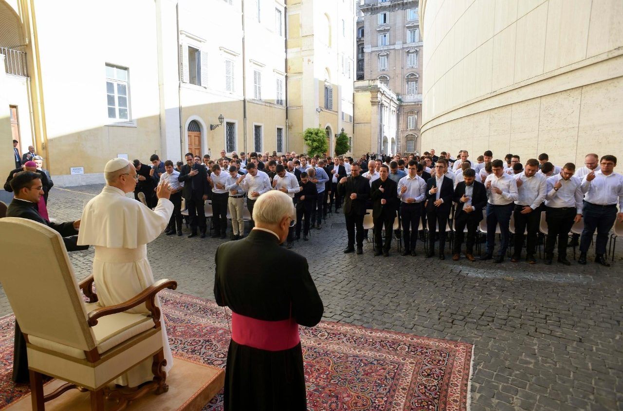 Leone XIV ai seminaristi:«Tenete fisso lo sguardo su Gesù»