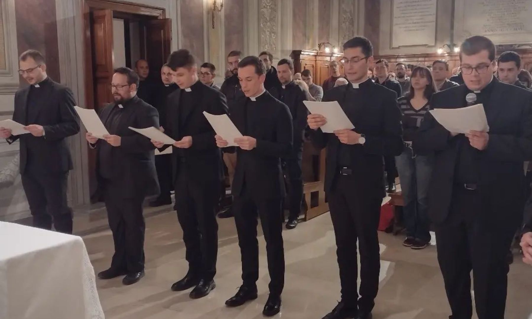 Papa Francesco vescovo di Roma che semina divisione e non si occupa del suo clero