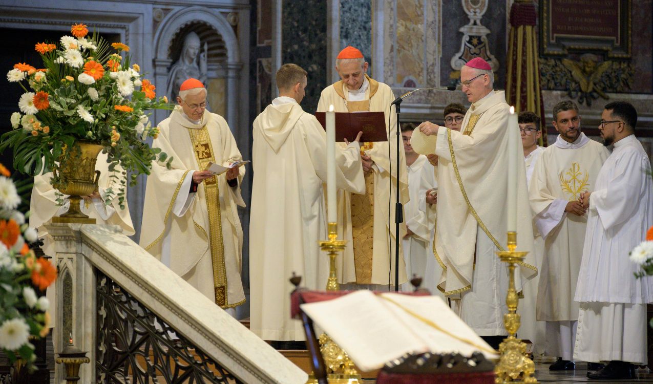 Zuppi ai Canonici Lateranensi: "Comunione e missione, ma anche perdersi per il Signore".