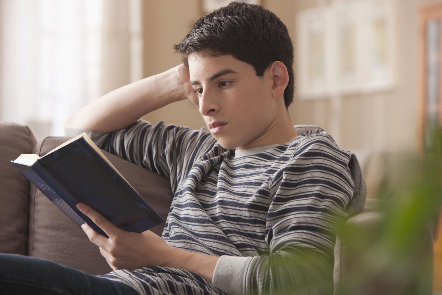 Leggere per sentire: come la letteratura sviluppa l’empatia nei giovani