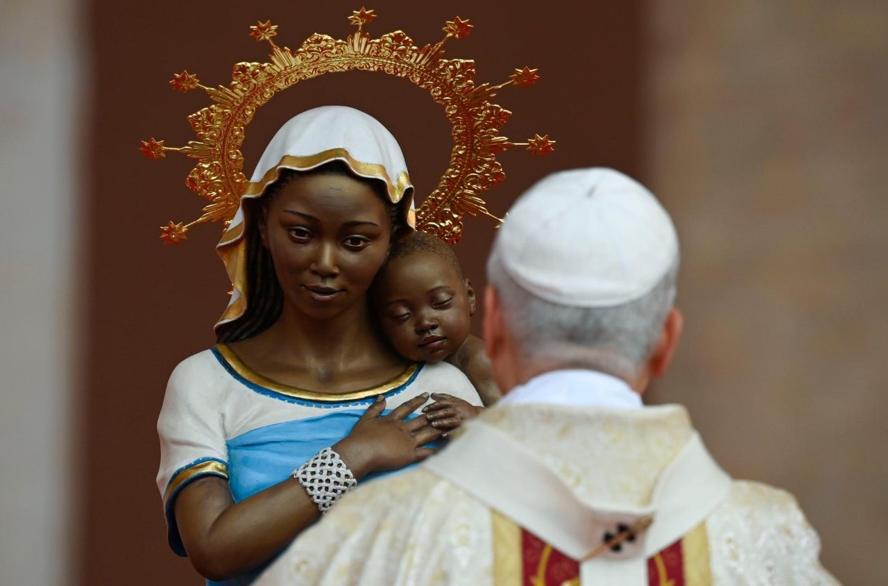 «Cristo per noi è tutto»: a Malabo la celebrazione che sigilla il terzo viaggio di Leone XIV