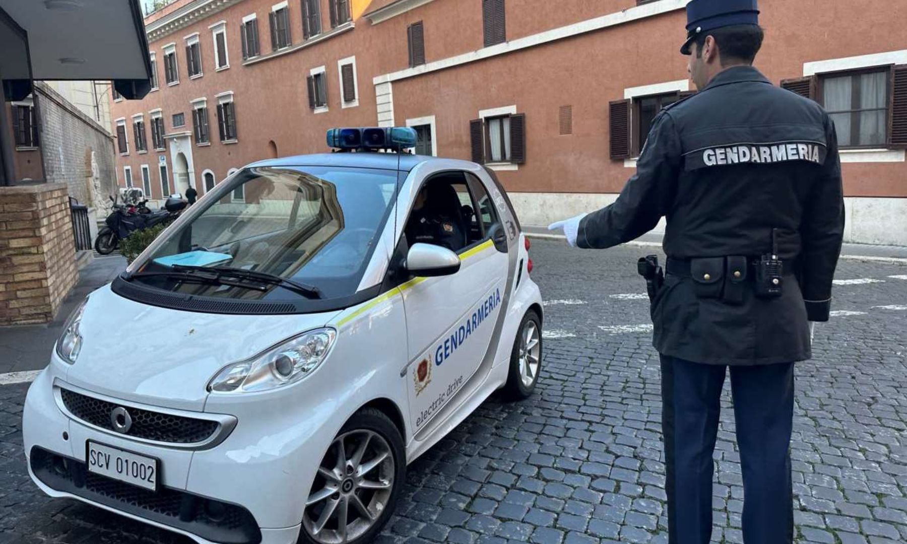 Blitz della Gendarmeria in Fabbrica - Lo stato di polizia per reprimere il dissenso in Vaticano