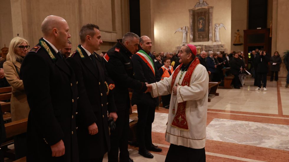 Via Crucis. Delpini: «Un anestetico può servire per fare della indifferenza la cautela astuta per stare tranquilli»