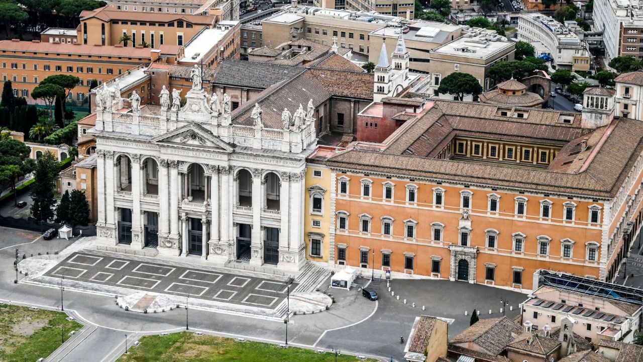 Reina chiede i soldi ai parroci mentre il Vicariato fa beneficenza ai conduttori dei propri immobili