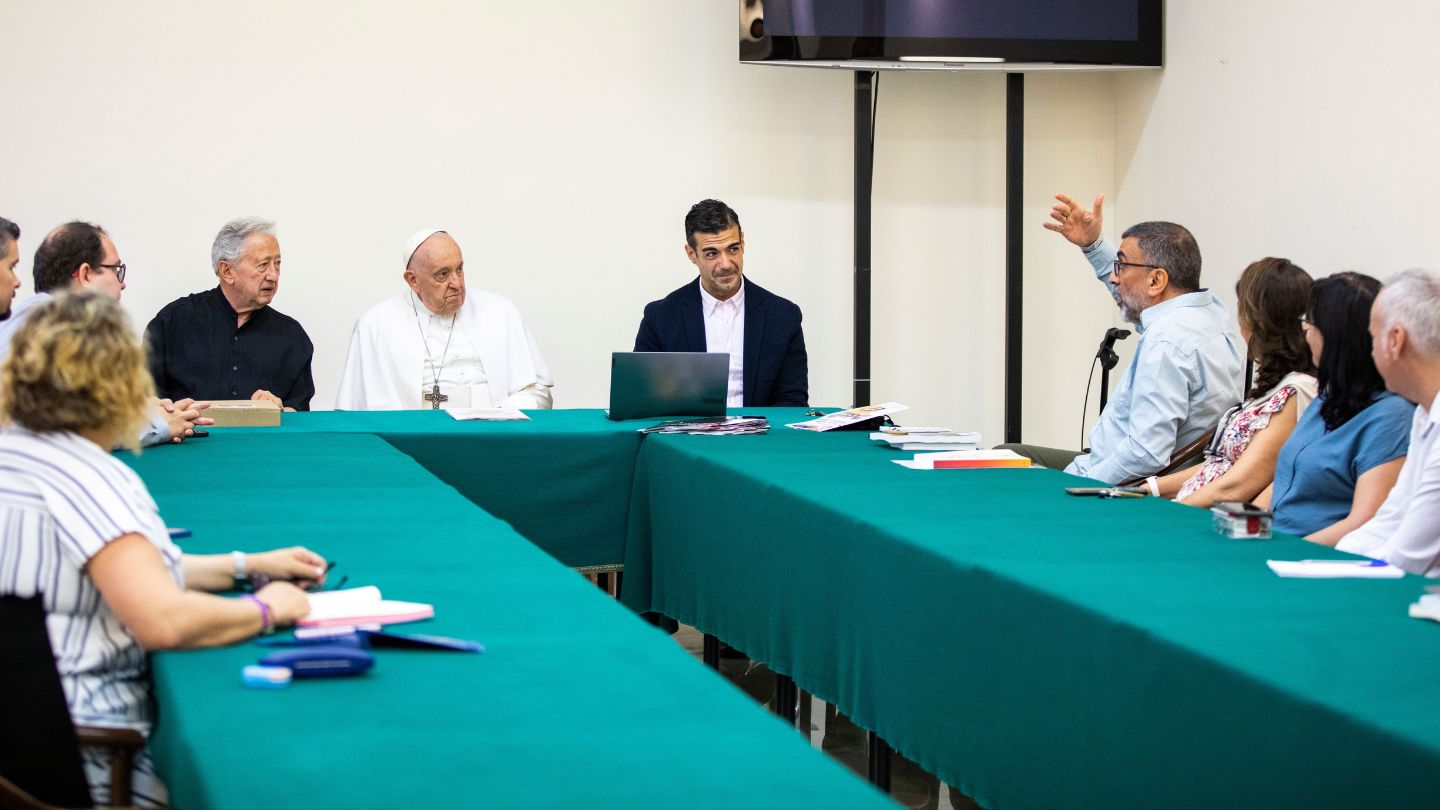 Papa Francesco nell'ennesima intervista. Ora parla anche del Conclave