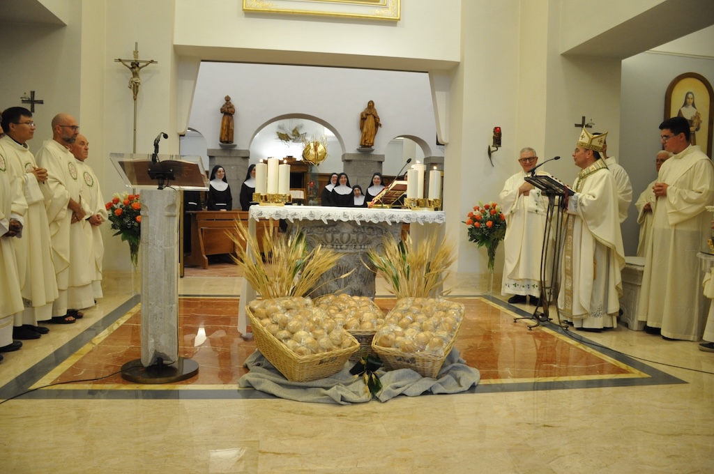 Santa Chiara e le fragilità di oggi: il vescovo Viva parla di corpo, vecchiaia e limiti da accettare