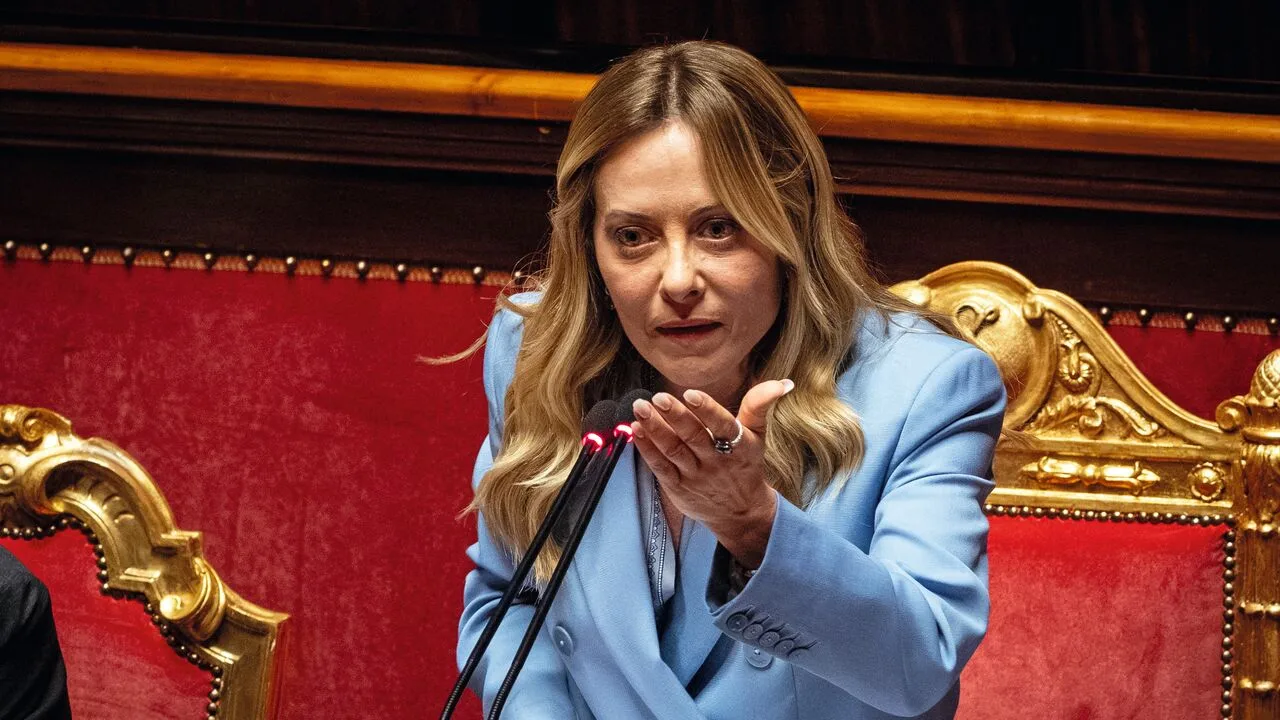 Cosa sappiamo del caso della 13enne molestata a Torino, e cosa non torna nel post di Meloni