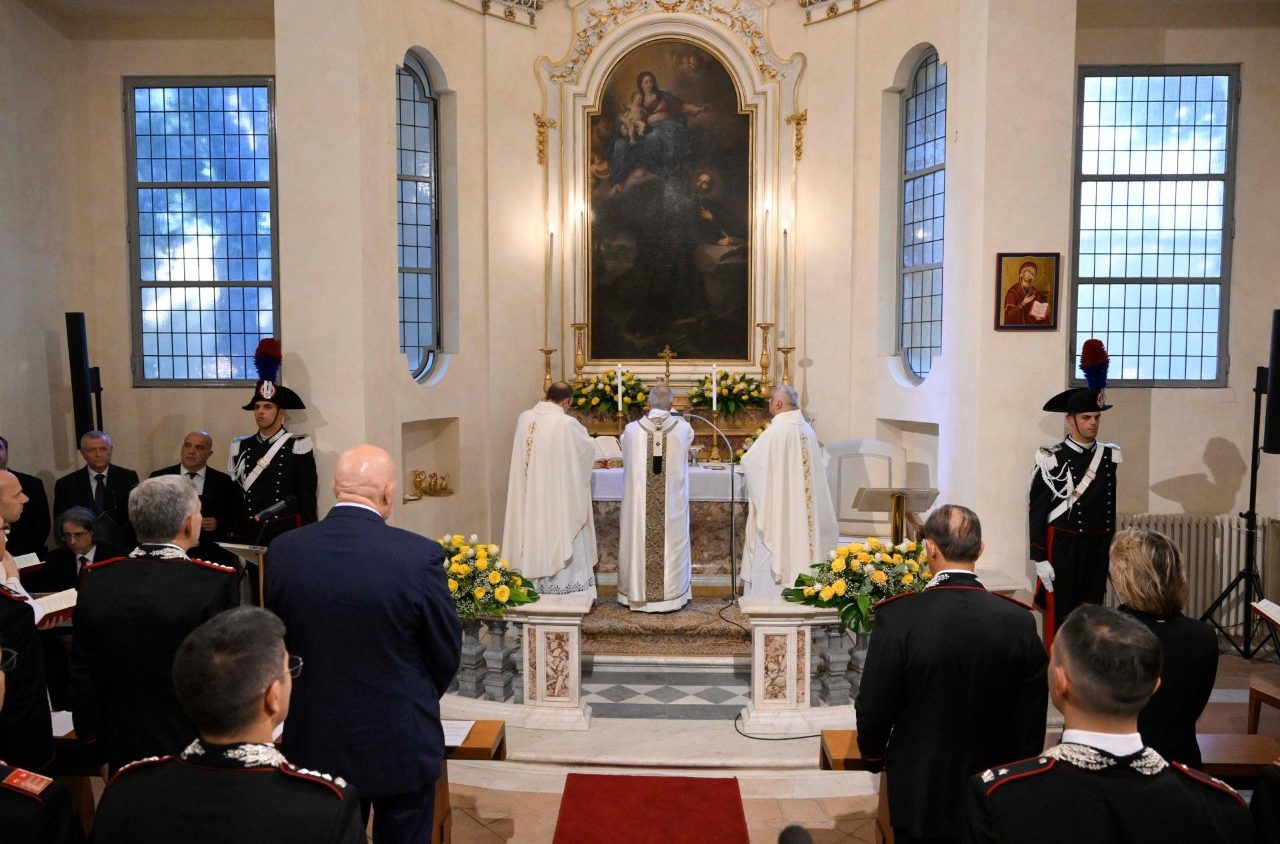 Castel Gandolfo. Leone XIV ai Carabinieri: "Siamo fratelli e sorelle quando viviamo amandoci"