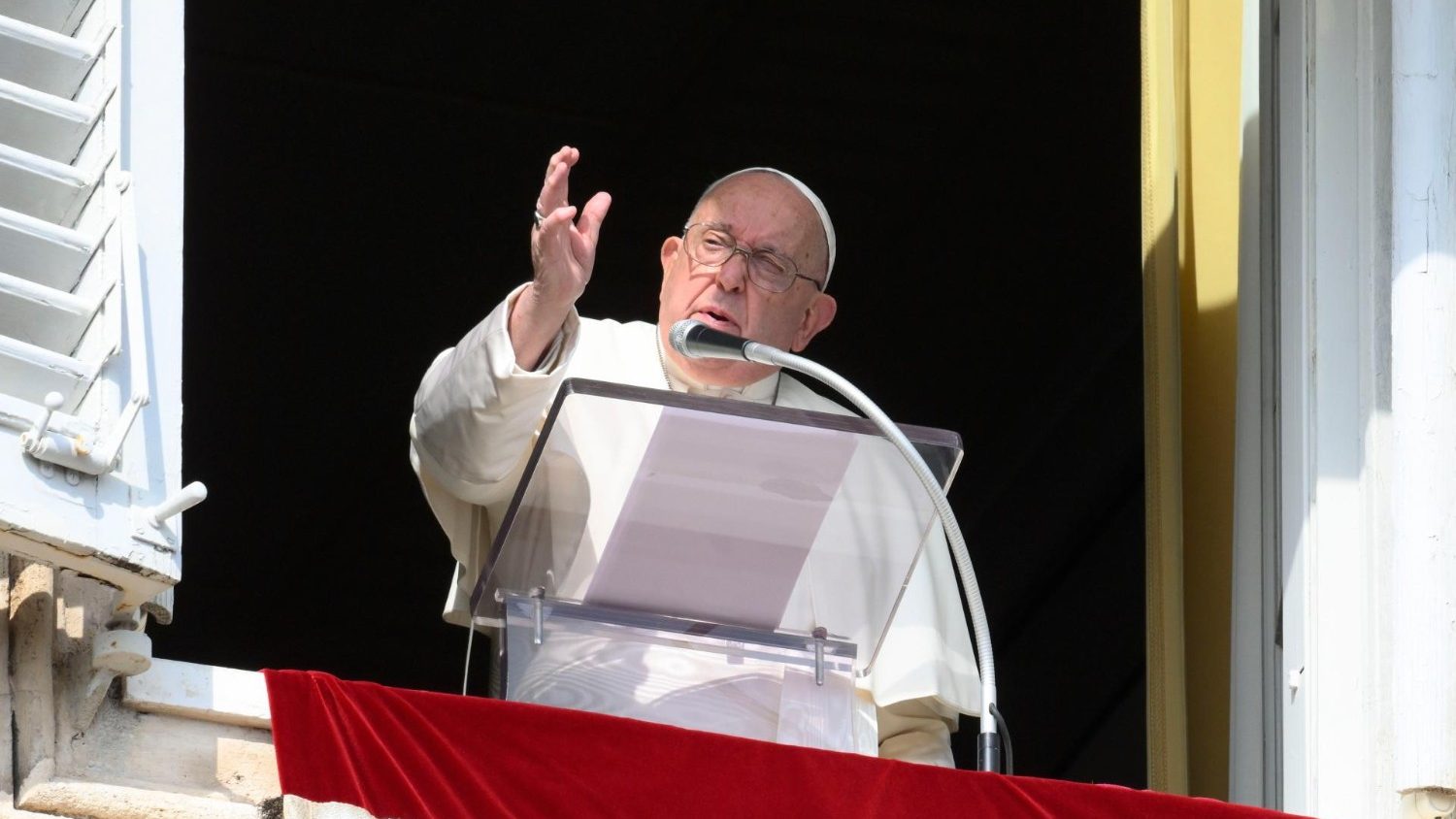 Papa Francesco: «Preghiamo per la pace»