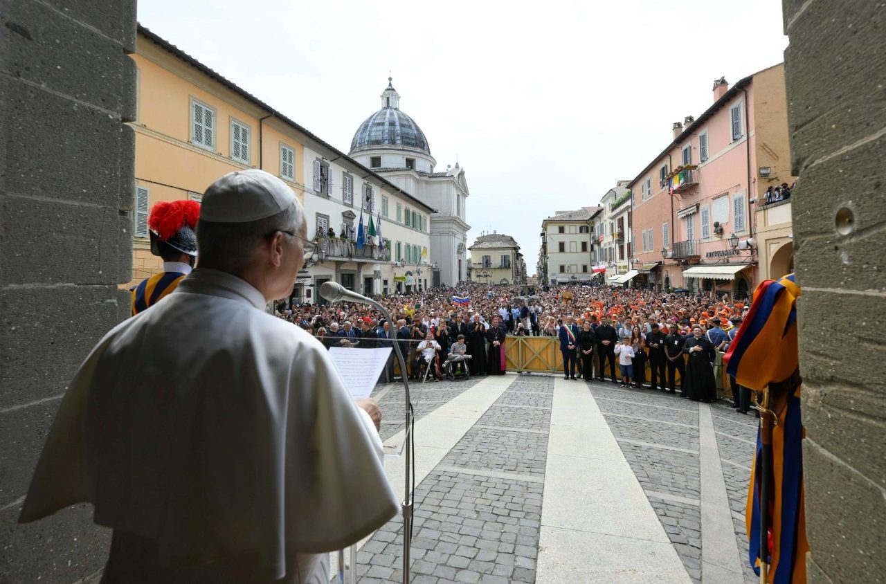Castel Gandolfo. Leone XIV all'Angelus: "Dio ci è venuto incontro"