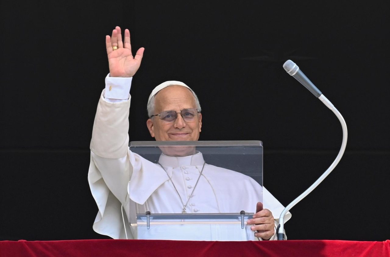 Angelus: Pope Leo Reads, Andrea Monda Gets the Endorsement. How Palazzo Pio Uses the Pope