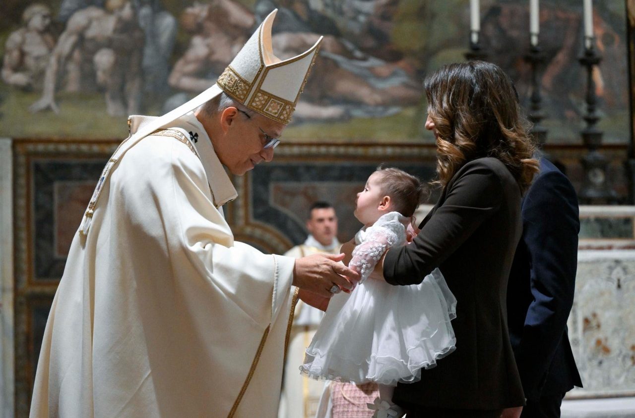 «Un bene essenziale per chi amiamo»: Leone XIV difende il Battesimo dei piccoli nella Messa in Sistina