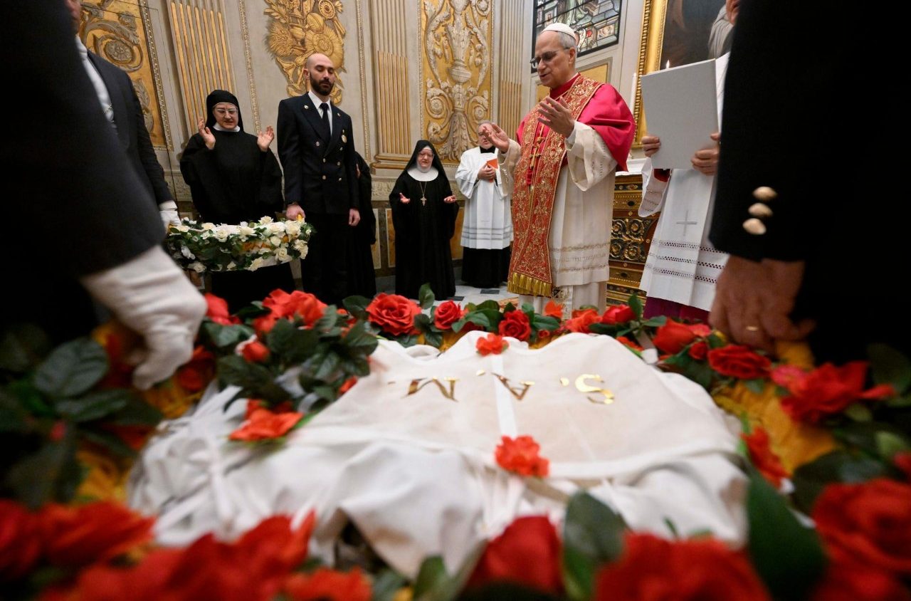 Leo XIV restores the lamb blessing: the ancient rite behind the metropolitans’ pallia