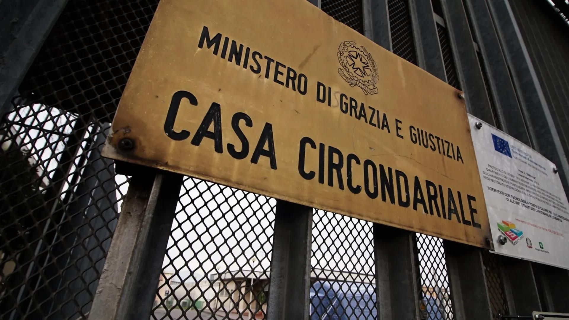 Bergamo. La direttrice del carcere sospende ingiustamente il cappellano