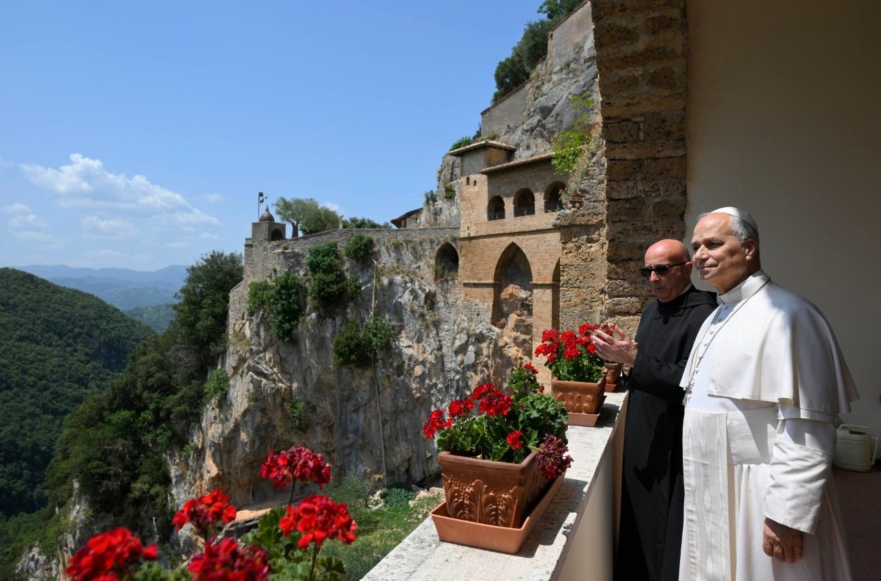 Dal sepolcro alla grotta. Leone XIV pellegrino alle sorgenti benedettine