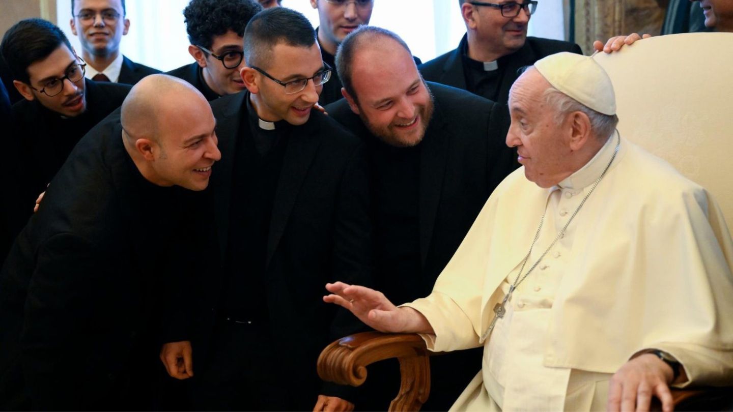 Papa Francesco incontra i parroci. L'incontro a Villa Verde