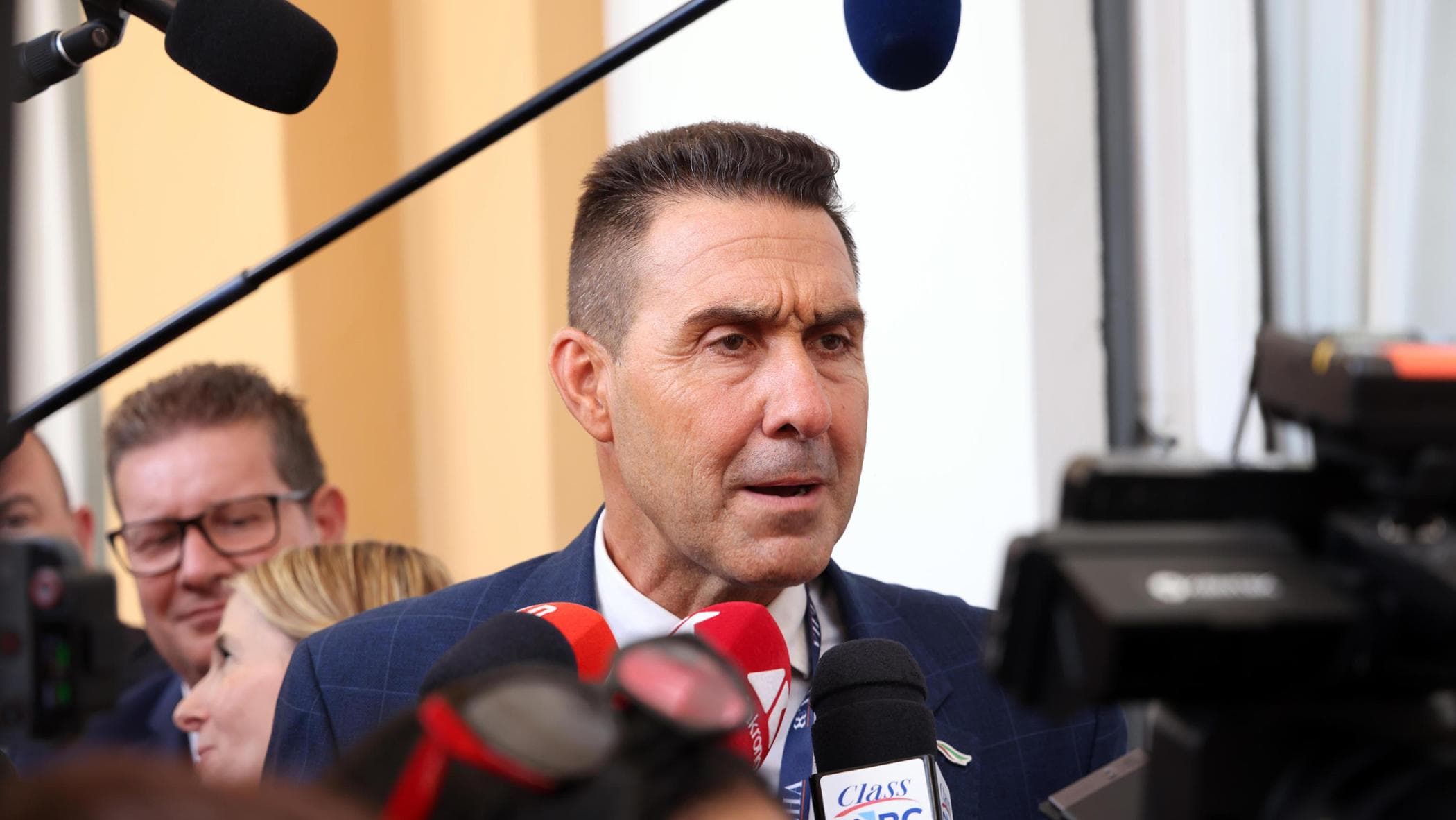 Cosa c’era dietro il convegno di Torino con Vannacci destinato ai poliziotti