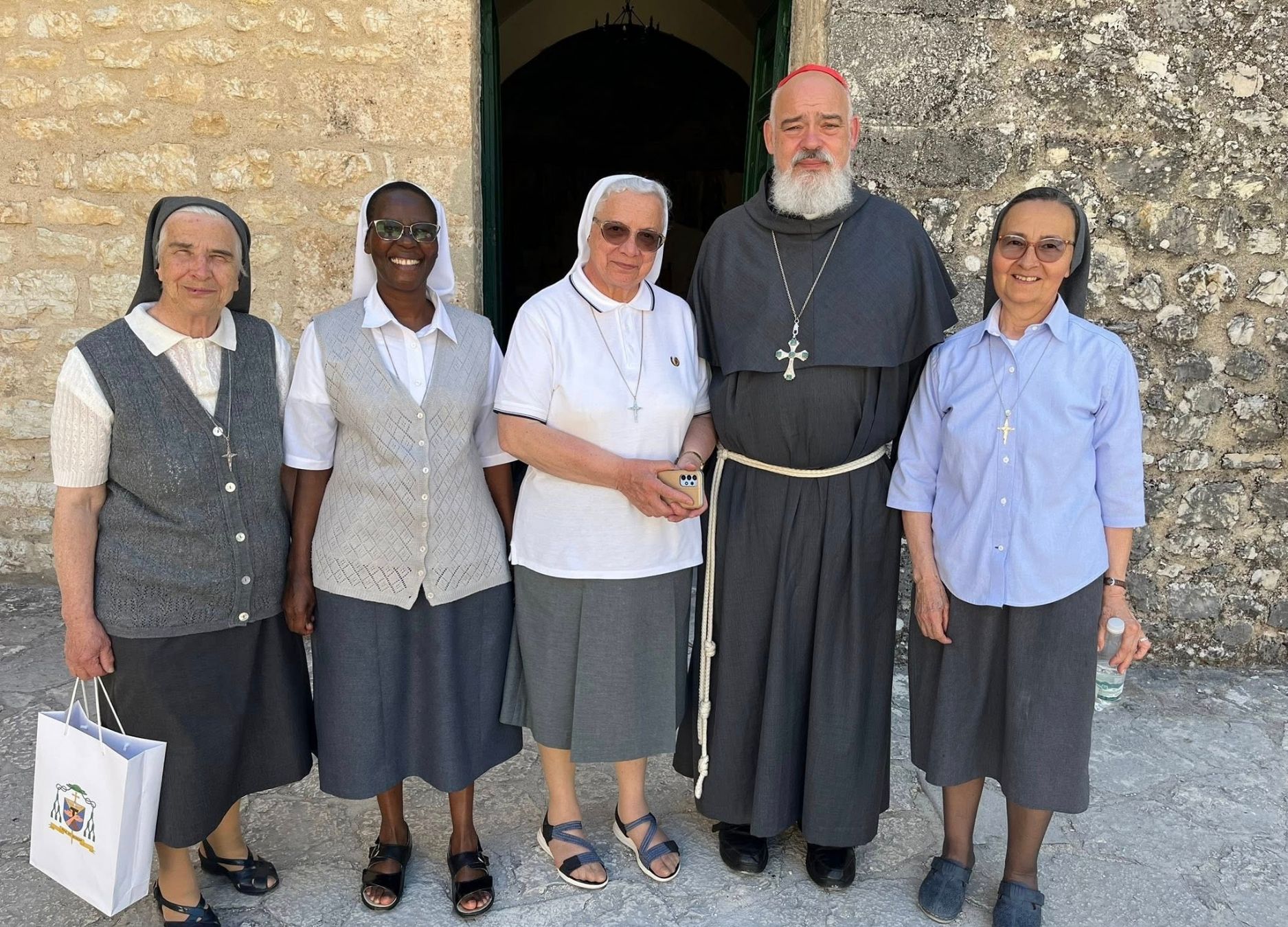 Il cardinale Mathieu lascia l’Iran con il personale dell’ambasciata italiana